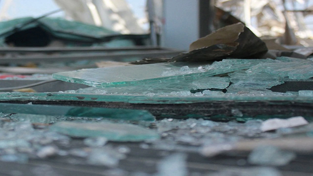 تبدیل شیشه معمولی به شیشه ضد انفجار !